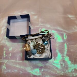 Blue Charm Broch Pin With Dragonfly Charm